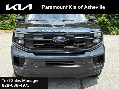 Used 2025 Ford Expedition Max Active RWD image 2