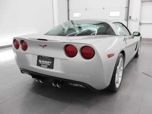 Used 2005 Chevrolet Corvette Coupe w/ Preferred Equipment Group RWD image 4