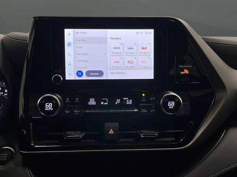 Used 2023 Toyota Highlander LE image 12