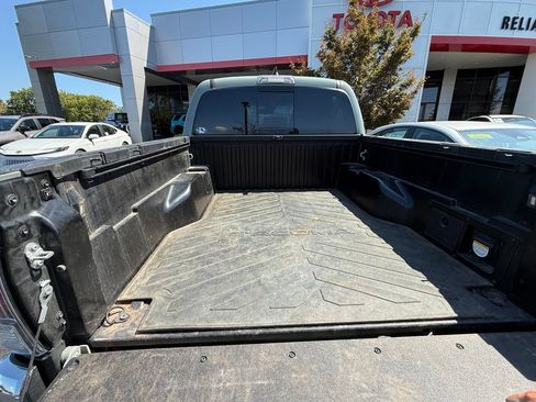 Used 2022 Toyota Tacoma TRD Off-Road AWD/4WD image 7