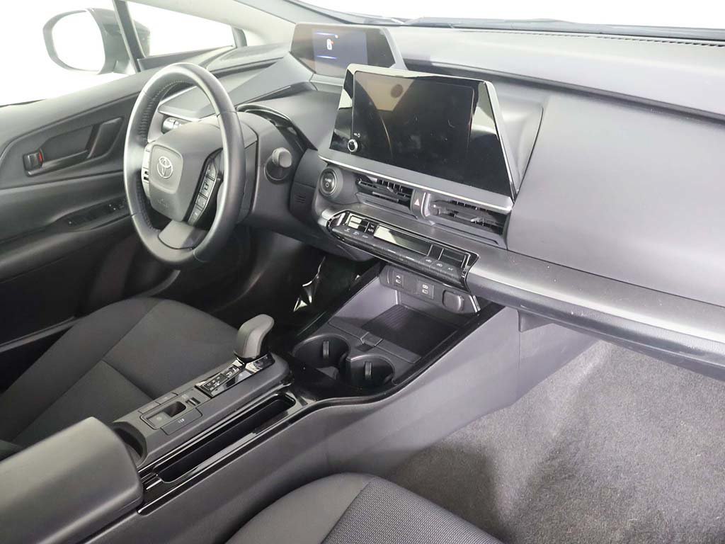 Used 2025 Toyota Prius LE FWD image 26