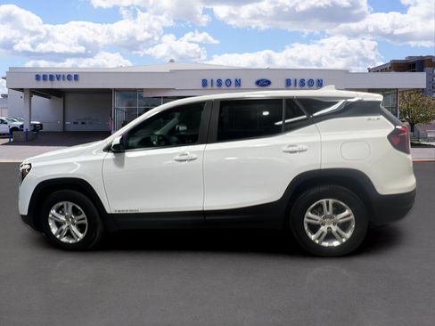 Used 2024 GMC Terrain SLE image 6