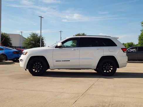 Used 2021 Jeep Grand Cherokee Laredo X RWD image 4
