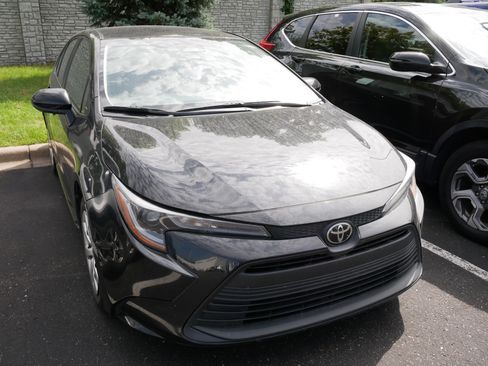 Used 2024 Toyota Corolla LE FWD image 3