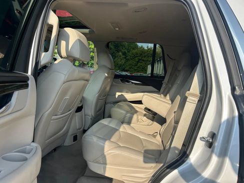 Used 2018 Cadillac Escalade Luxury RWD image 7