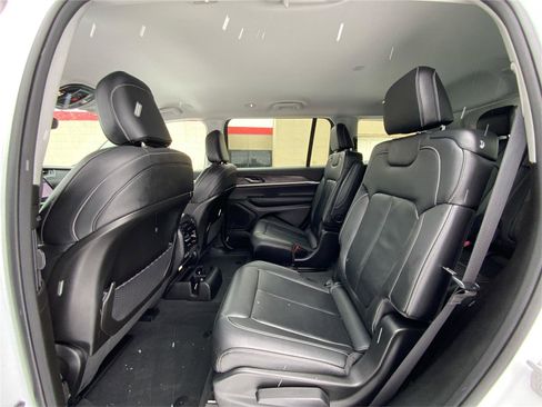 Used 2023 Jeep Grand Cherokee L Limited w/ Black Appearance Package image 11