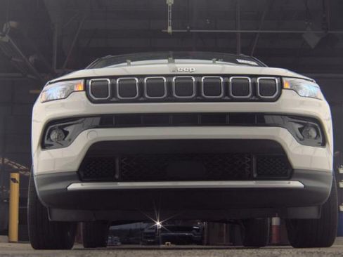 Used 2022 Jeep Compass Limited image 3