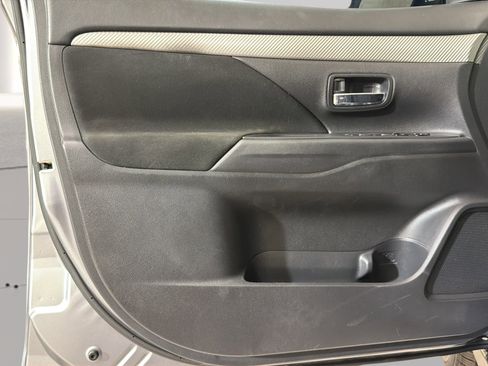 Used 2017 Mitsubishi Outlander SE FWD image 21