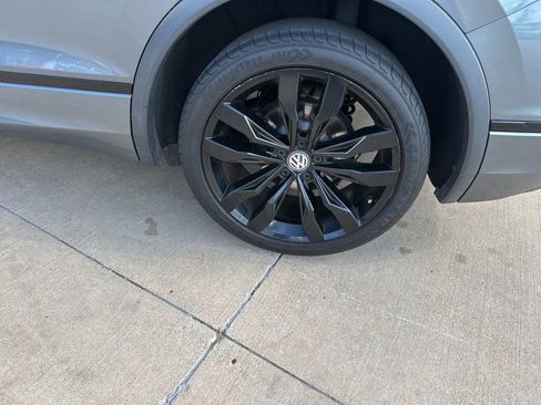 Used 2021 Volkswagen Tiguan SE image 9