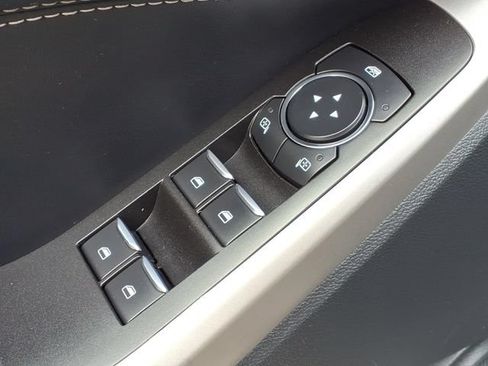 Used 2021 Ford Explorer XLT w/ Equipment Group 202A AWD/4WD image 18