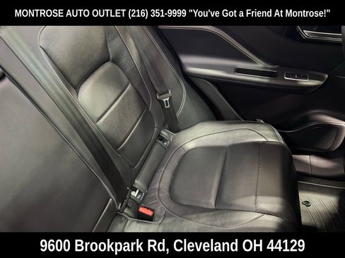 Used 2018 Jaguar F-PACE R-Sport image 32