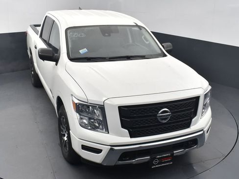 Used 2022 Nissan Titan SV image 18