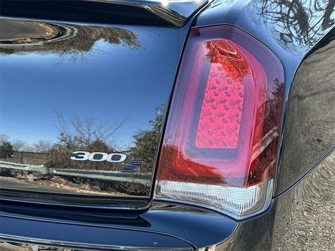 Used 2018 Chrysler 300 S w/ 300S Premium Group image 13