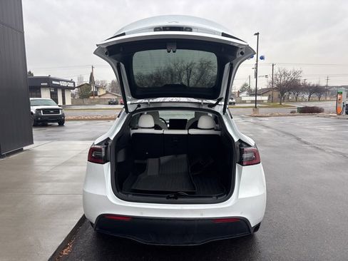 Used 2021 Tesla Model Y Long Range image 8