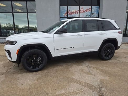 New 2026 Jeep Grand Cherokee Altitude image 4