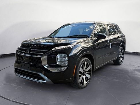 New 2026 Mitsubishi Outlander SE image 1