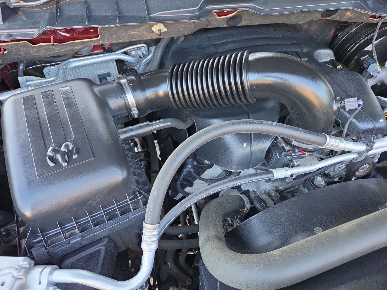 Used 2019 RAM 1500 Classic SLT AWD/4WD image 14