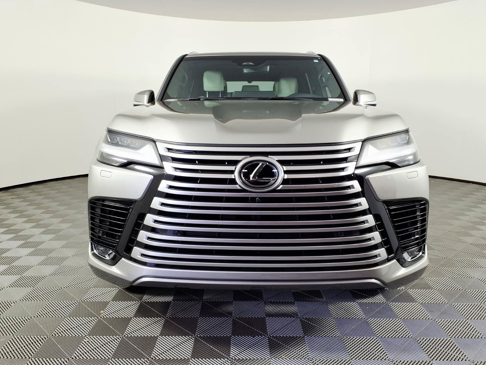 Used 2026 Lexus LX 600 4WD w/ Luxury Package image 2