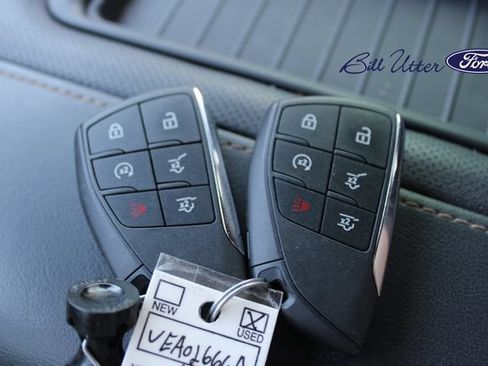Used 2023 GMC Yukon AT4 AWD/4WD image 12