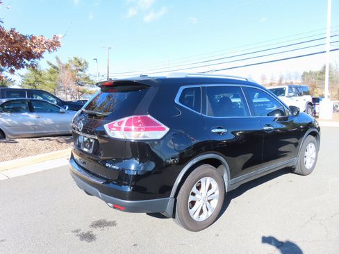 Used 2015 Nissan Rogue SV w/ SV Premium Package image 4