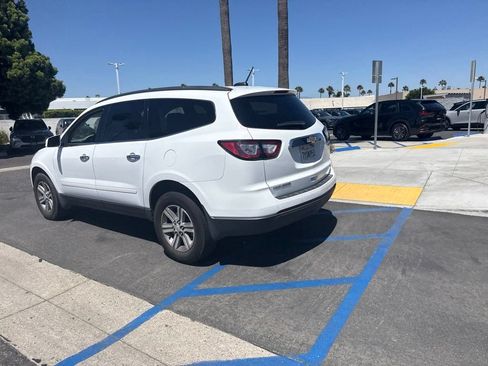 Used 2017 Chevrolet Traverse LT FWD image 7