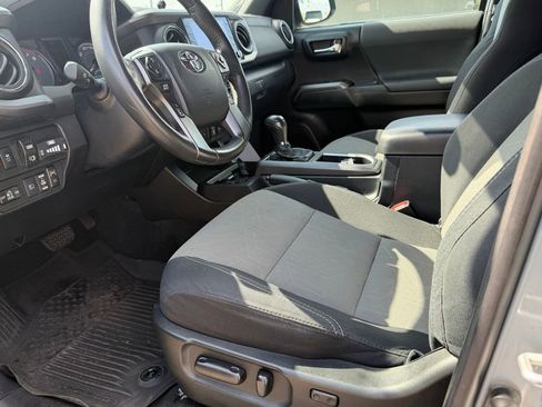 Used 2021 Toyota Tacoma TRD Off-Road w/ Technology Package AWD/4WD image 19