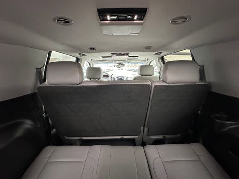 Used 2019 Chevrolet Suburban LT image 12
