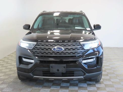 Used 2023 Ford Explorer XLT w/ Equipment Group 202A RWD image 2