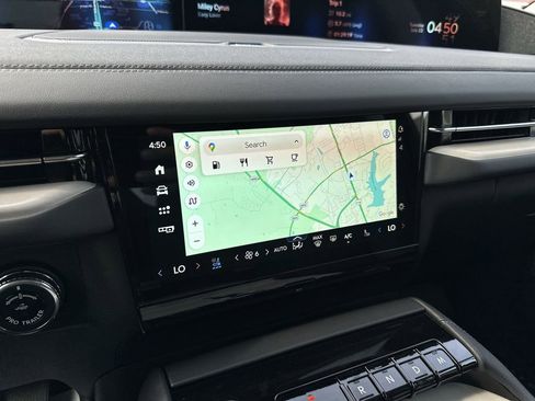 New 2025 Lincoln Navigator Reserve AWD/4WD image 18