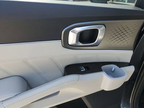 Certified 2023 Kia Sorento SX image 10