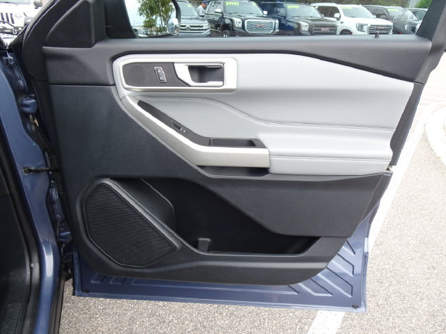 Used 2021 Ford Explorer XLT w/ Equipment Group 202A AWD/4WD image 18