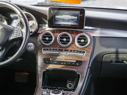 Used 2019 Mercedes-Benz GLC 350e 4MATIC image 14