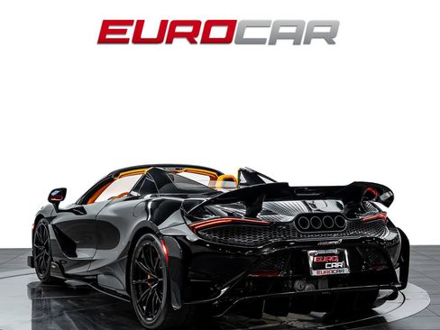 Used 2022 McLaren 765LT RWD image 4