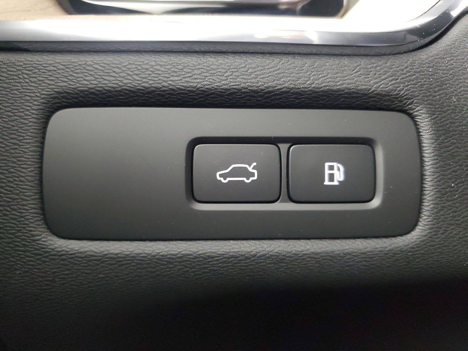 Used 2026 Volvo XC90 B6 Plus w/ Protection Package Premier AWD/4WD image 35