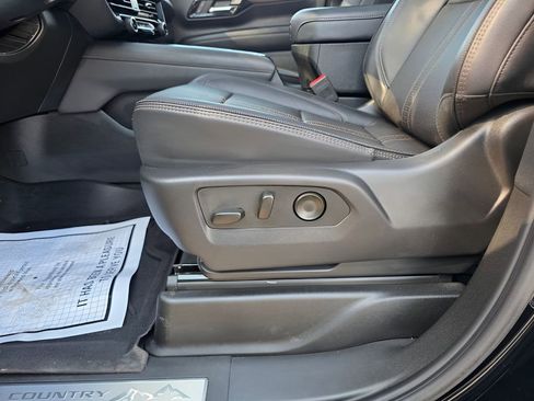 Used 2025 Chevrolet Suburban High Country image 23