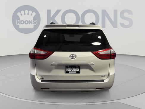 Used 2018 Toyota Sienna XLE Premium FWD image 5