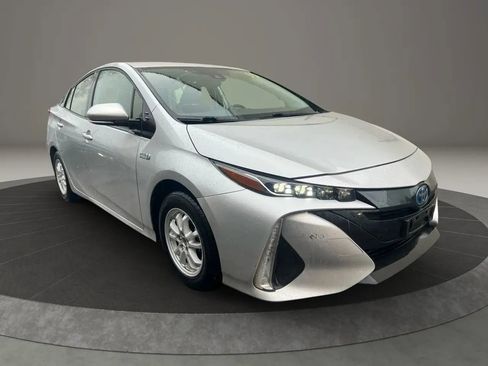 Used 2021 Toyota Prius Prime LE image 3