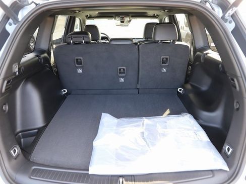 New 2025 Jeep Grand Cherokee Altitude image 7