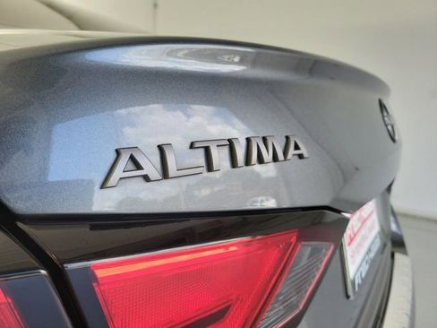 Used 2023 Nissan Altima 2.5 SR FWD image 9