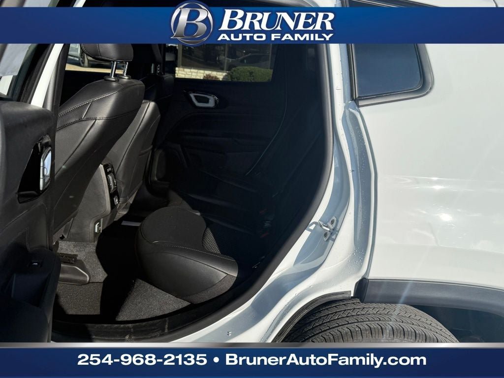 New 2026 Jeep Compass Latitude AWD/4WD image 12