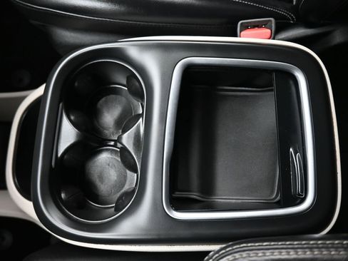 Used 2023 Chrysler Pacifica Touring-L image 23