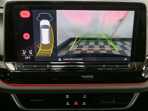 Certified 2025 Volkswagen Atlas Peak Edition SE AWD/4WD image 34