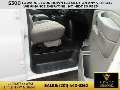 Used 2015 Chevrolet Express 2500 LS image 32