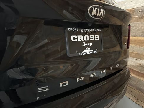 Used 2021 Kia Sorento S w/ Panoramic Sunroof Package image 21