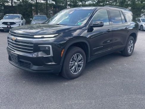 Used 2026 Chevrolet Traverse LT AWD/4WD image 3