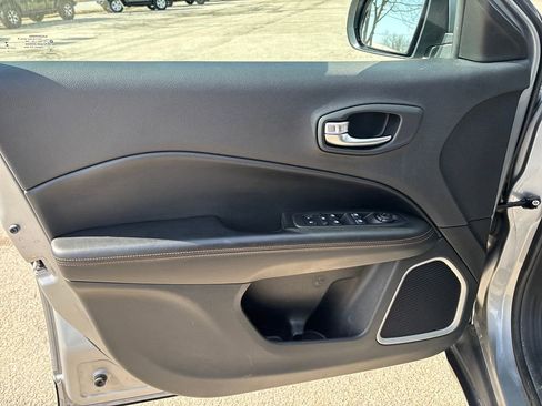 Used 2019 Jeep Compass Limited image 12