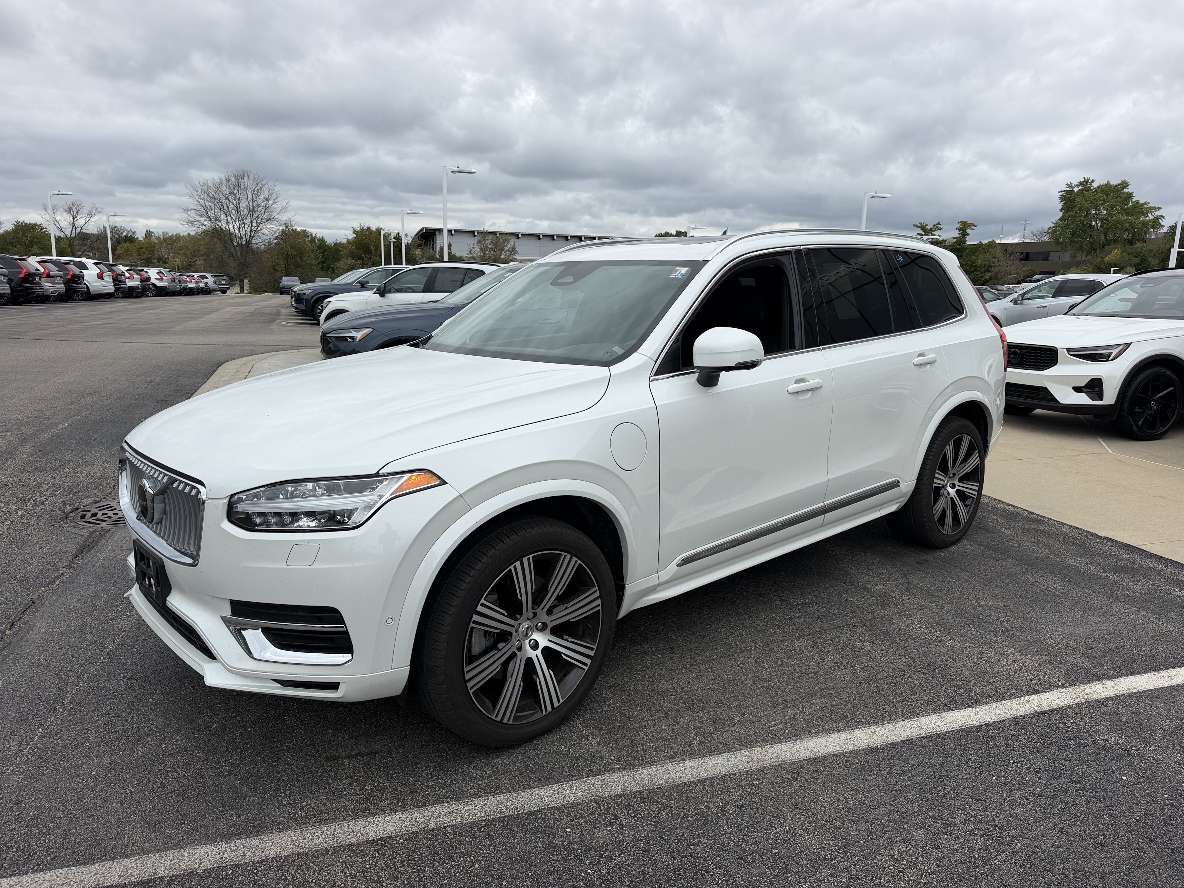 Used 2024 Volvo XC90 T8 Plus w/ Protection Package Premier AWD/4WD image 6