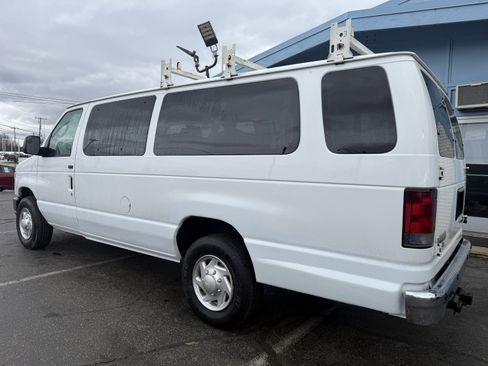 Used 2011 Ford E-350 and Econoline 350 XLT image 3