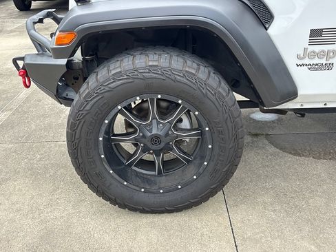 Used 2018 Jeep Wrangler Unlimited Sport S AWD/4WD image 12
