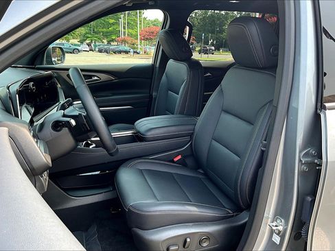 Used 2025 Chevrolet Traverse LT w/ Sun and Wheel Package FWD image 27